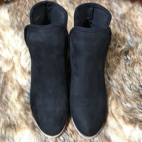 NWOT Seven7 Black Faux Suede Split Side Perforated Back Sim Birch Heel Bootie - Picture 4 of 8